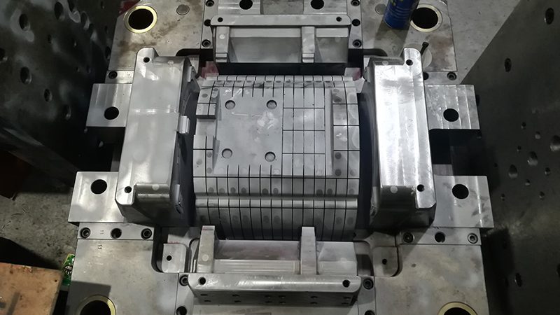 汽车配件模具与压铸模具：关键差异解析**
